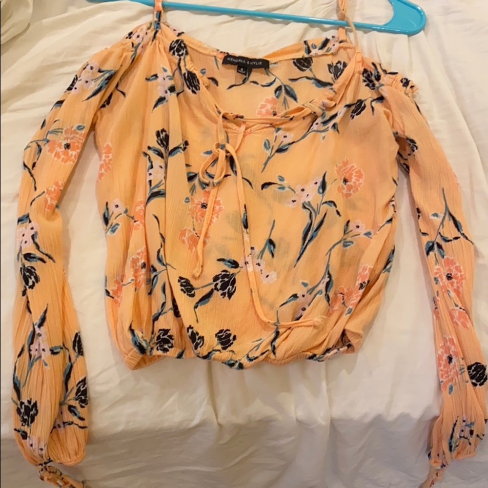 Kendal & Kylie Cold shoulder blouse